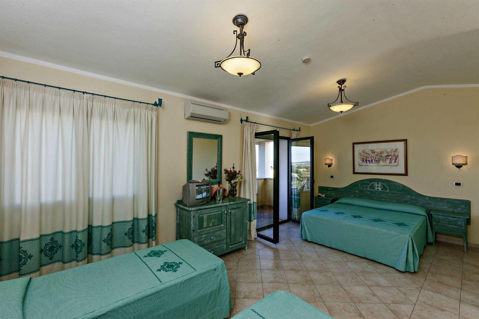 Club Hotel Baia Aranzos 골푸아랑시 외부 사진
